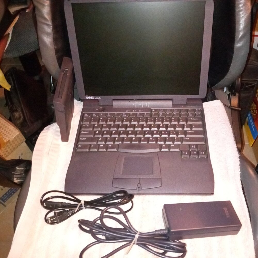NON-WORKING Dell Latitude CP Laptop